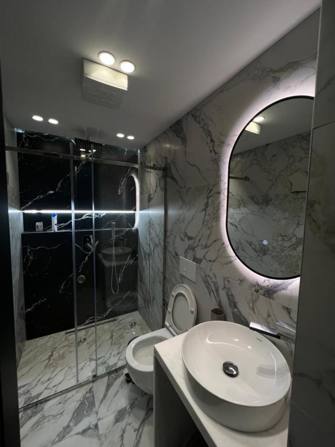 Deluxe Apartment Bllok Tirana Eksteriør billede