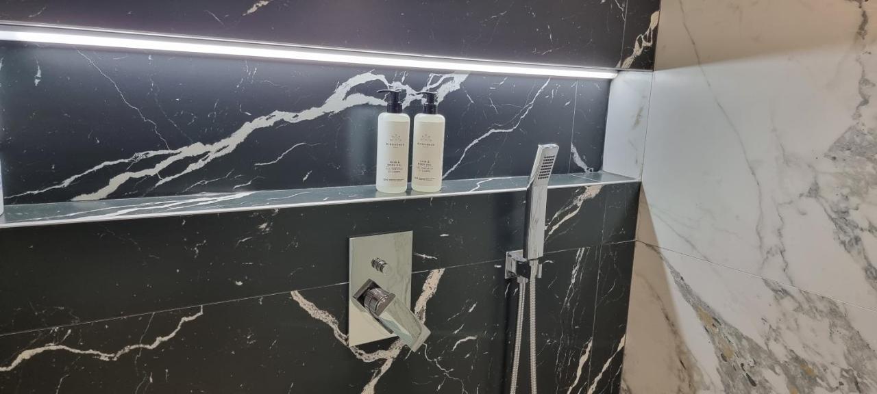 Deluxe Apartment Bllok Tirana Eksteriør billede